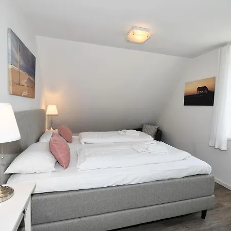 Holiday home Doppelhaushaelfte Boehler Strandhus *