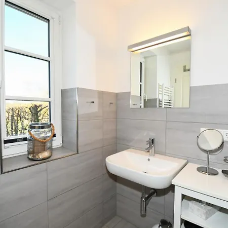 Holiday home Doppelhaushaelfte Boehler Strandhus