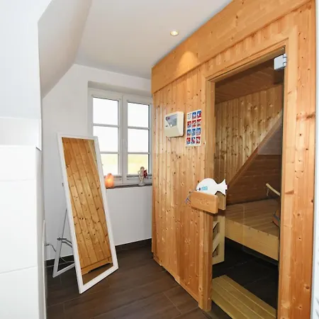Holiday home Doppelhaushaelfte Boehler Strandhus *