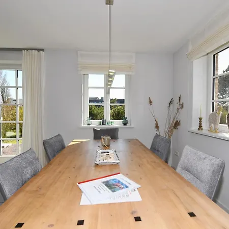 Holiday home Doppelhaushaelfte Boehler Strandhus